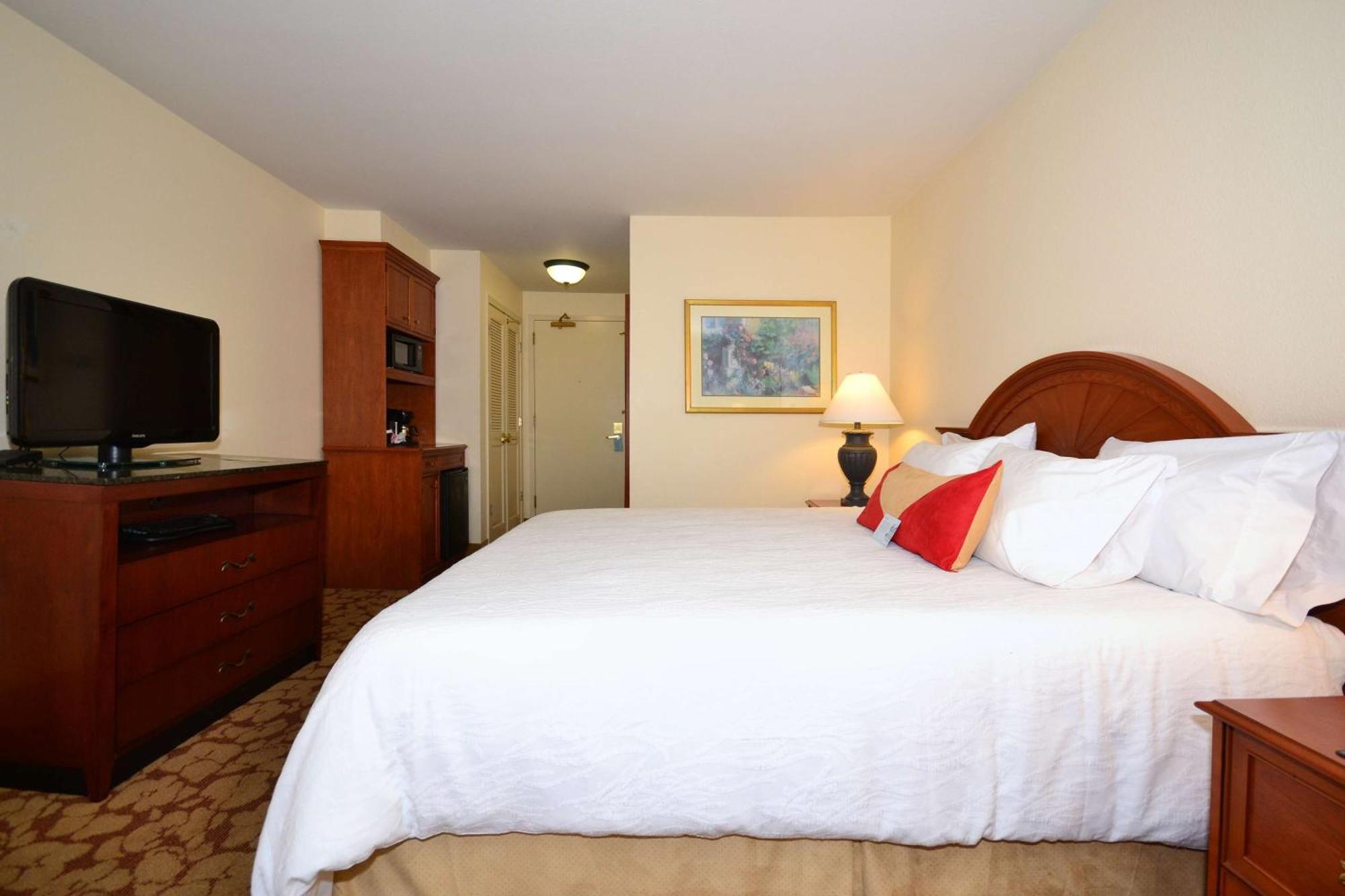 Hilton Garden Inn Tulsa Airport Eksteriør billede