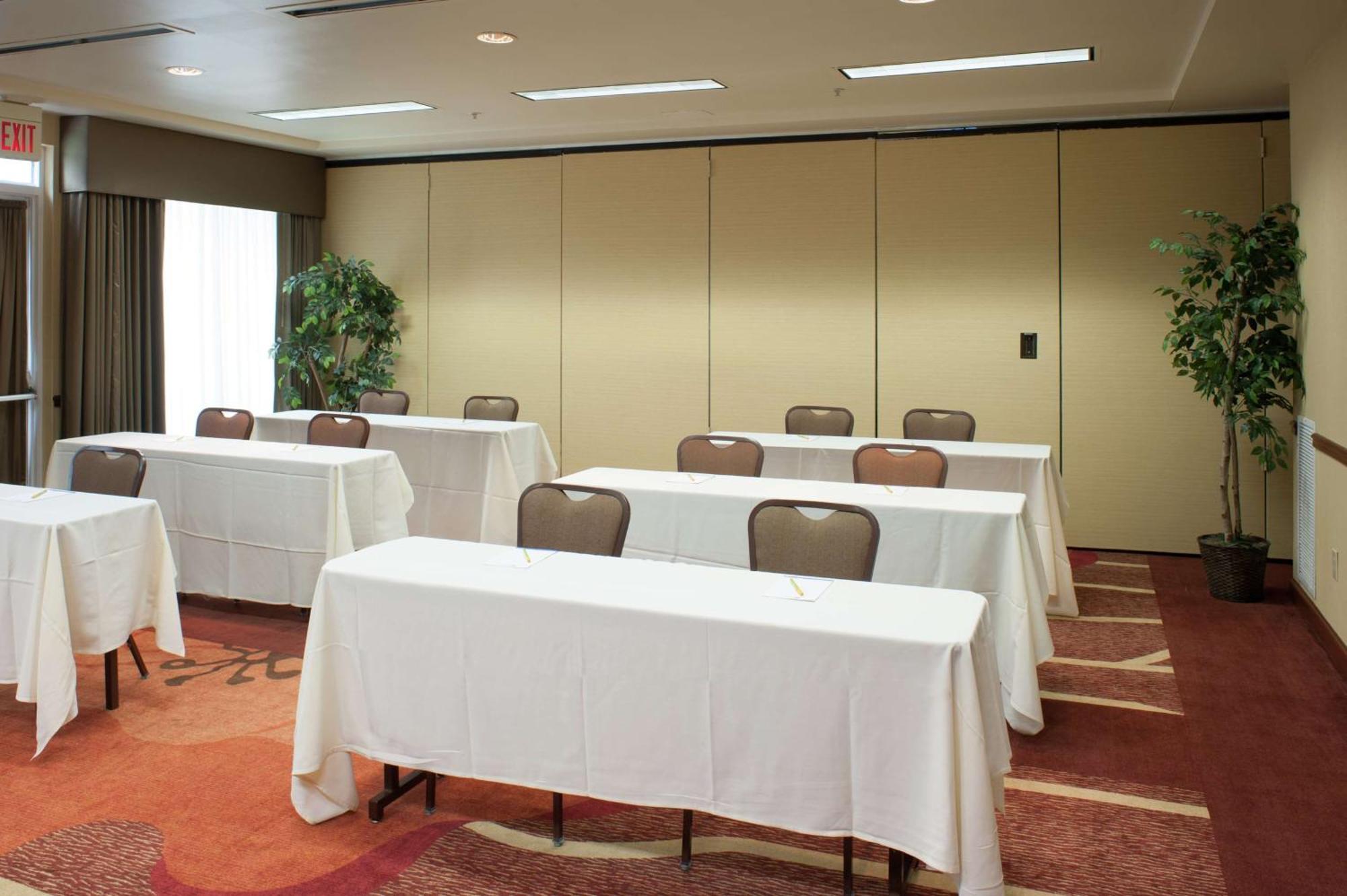 Hilton Garden Inn Tulsa Airport Eksteriør billede