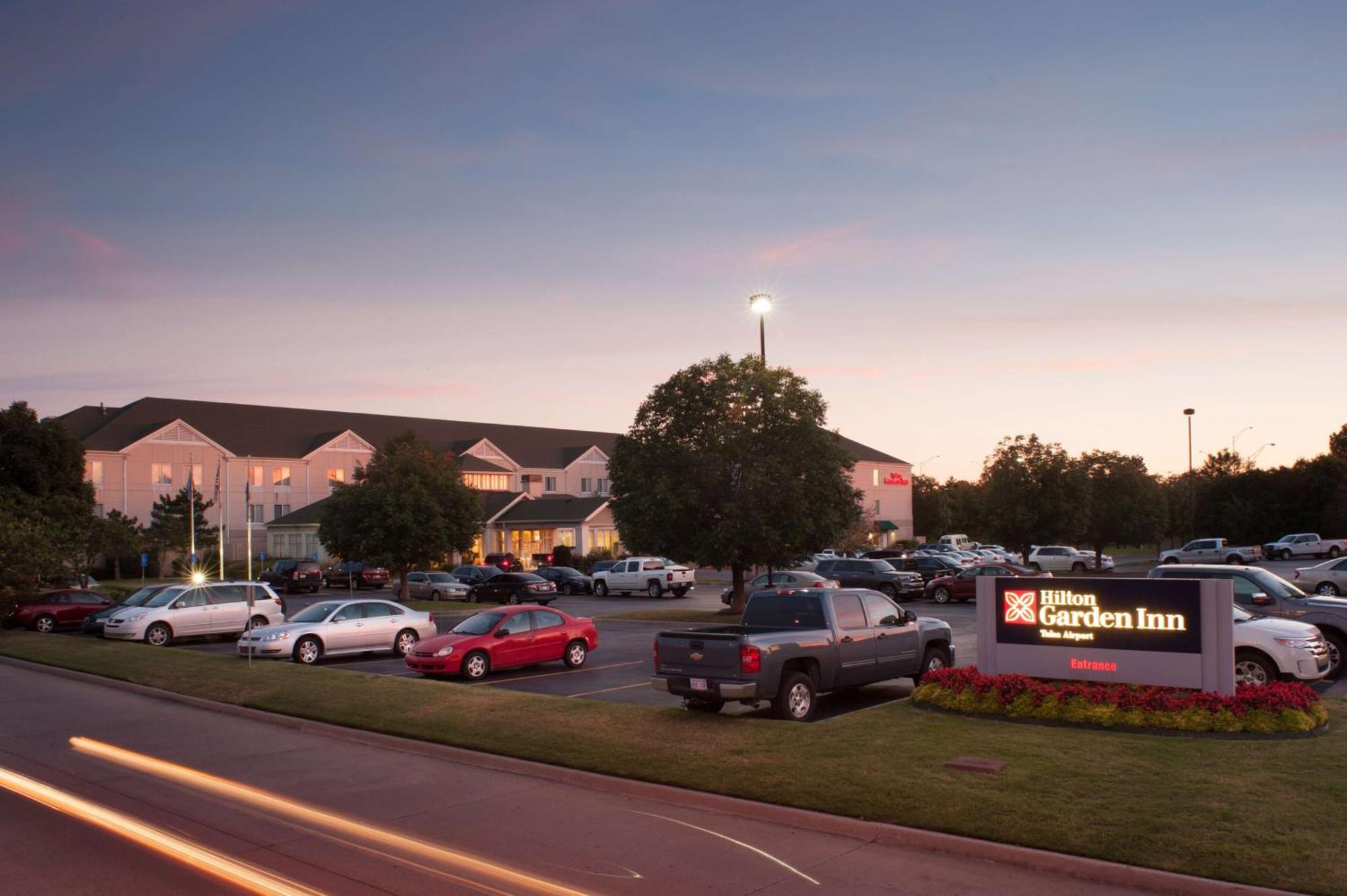 Hilton Garden Inn Tulsa Airport Eksteriør billede