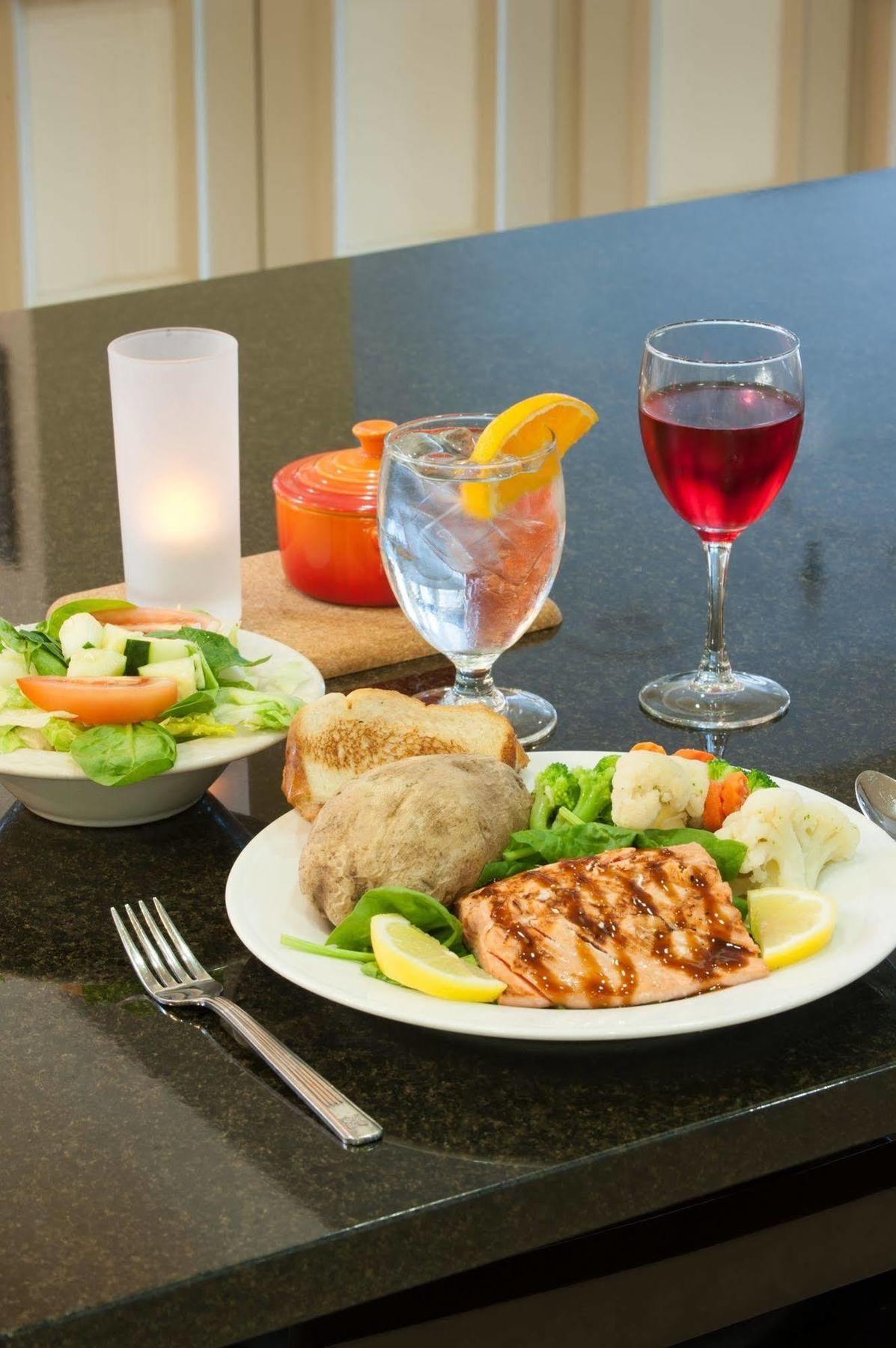 Hilton Garden Inn Tulsa Airport Eksteriør billede